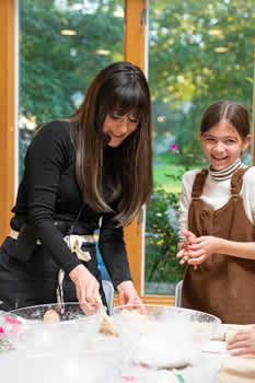 Giti demonstrating baking technique